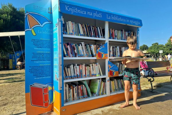 Odprla se je Knjižnica na plaži